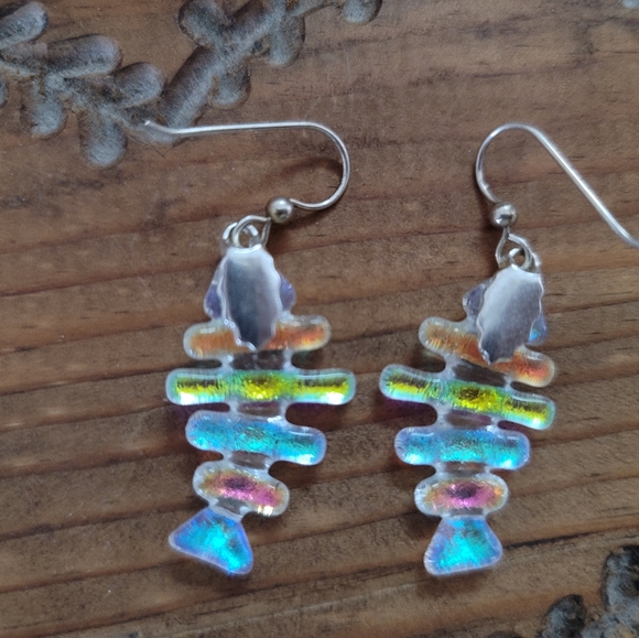 Beautiful dichroic glass bonefish earrings - Picture 3 of 6